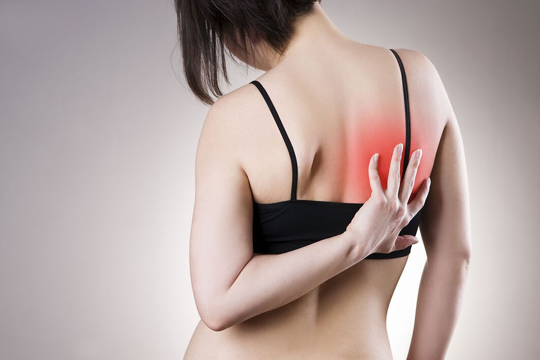 tompa fájdalom a jobb lapocka alatt hátulról a csuklóízületek polyarthritisének kezelése